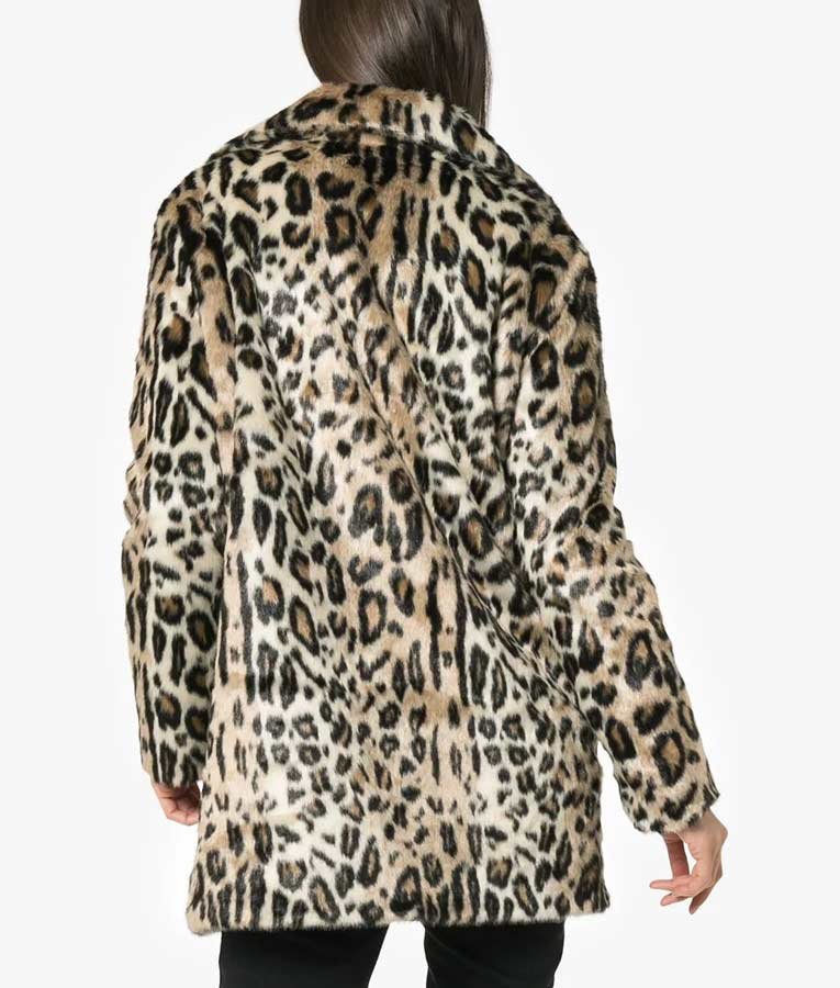 Lauren-Heller-Younger-S06-Cheetah-Print-Fur-Coat-William-Jacket.jpg Lauren Heller Younger S06 Cheetah Print Fur Coat - Image 3