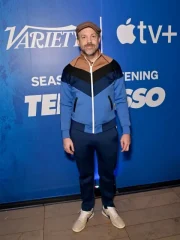 Ted Lasso S3 Premiere Jason Sudeikis Tracksuit - Image 6