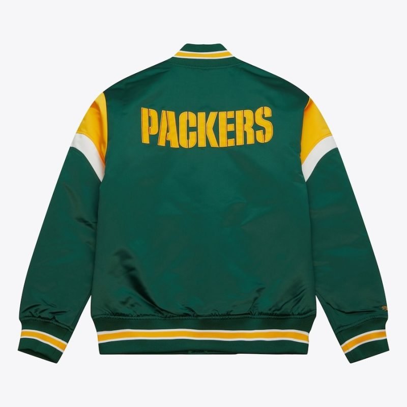 Show your pride for the Green Bay Packers with this Men's Green Heavyweight Satin Full-Snap Jacket. Crafted from premium satin, this jacket combines comfort and durability, making it perfect for both game days and casual outings. Featuring a full-snap button closure for ease of wear, it is designed for those who want to showcase their team spirit in style. With its embroidered Packers logo on the chest, it’s the perfect addition to any fan's wardrobe. Stay cozy, stay stylish, and cheer on your team with confidence!